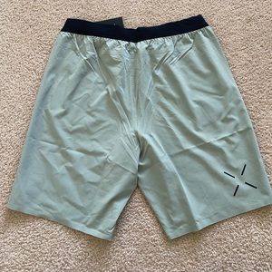 Mens Ten Thousand slate INTERVAL SHORTS 9 inch linerless Size large BRAND NEW